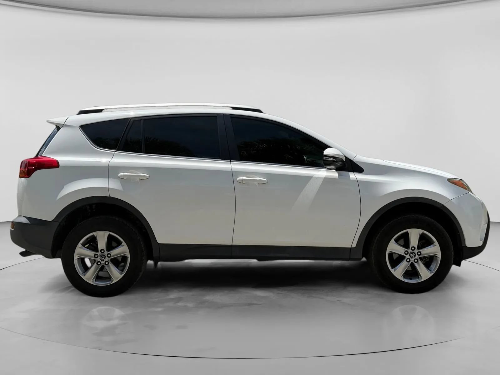 Used 2015 Toyota RAV4 XLE FWD image 6