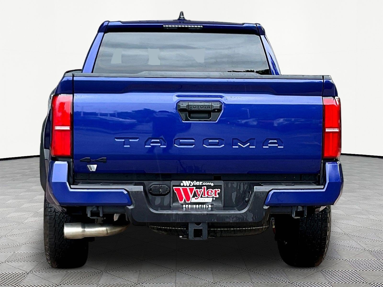 Used 2025 Toyota Tacoma TRD Off-Road AWD/4WD image 5