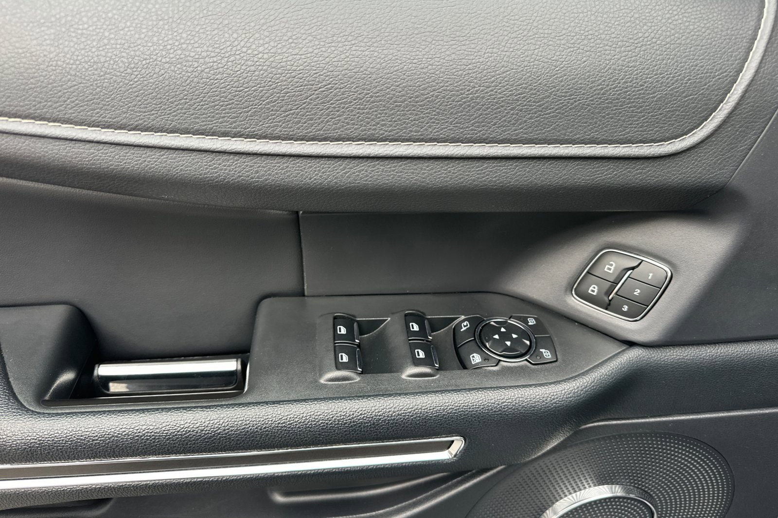 Used 2024 Ford Expedition Max XLT image 12