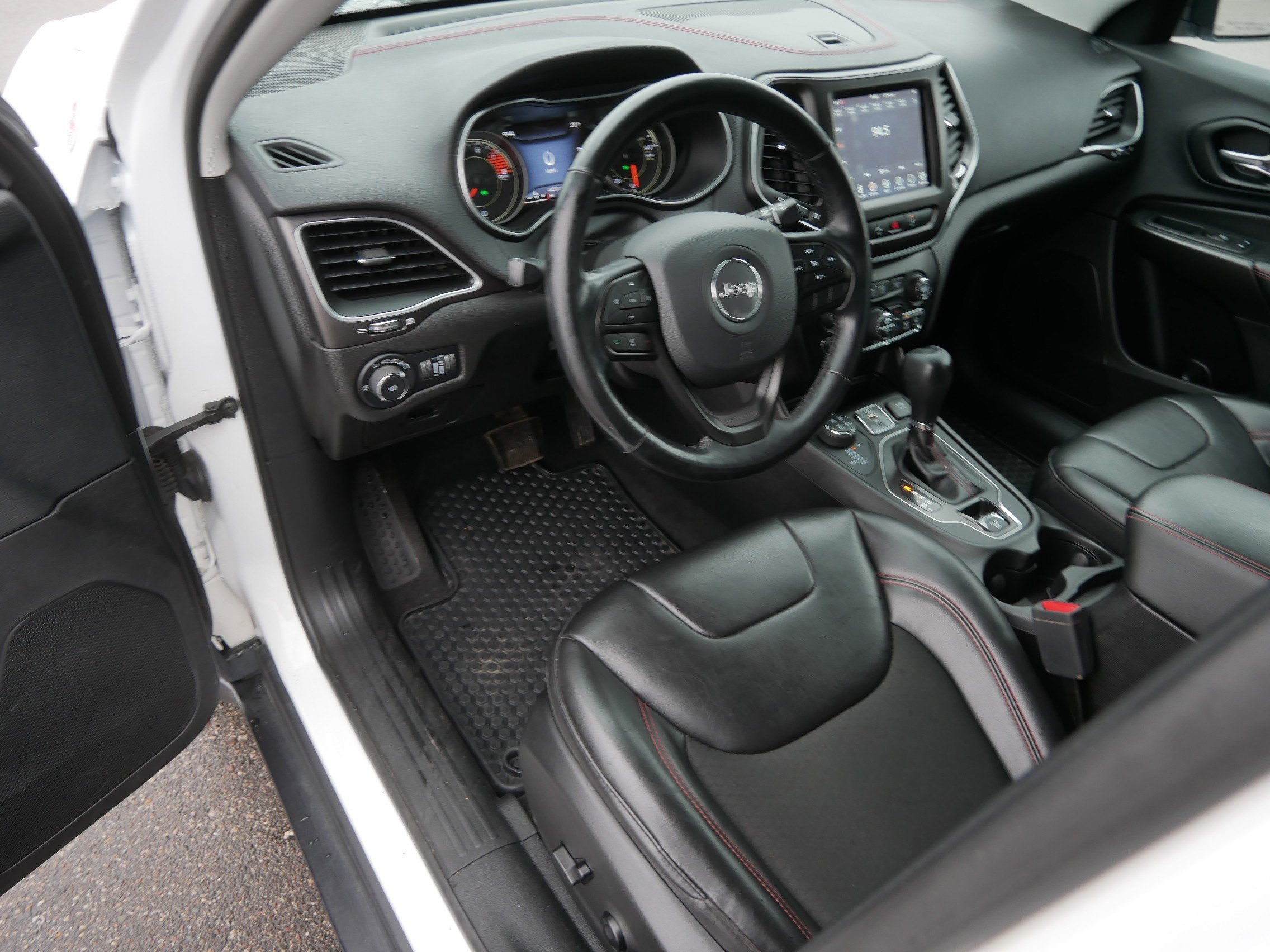 Used 2021 Jeep Cherokee Trailhawk image 20