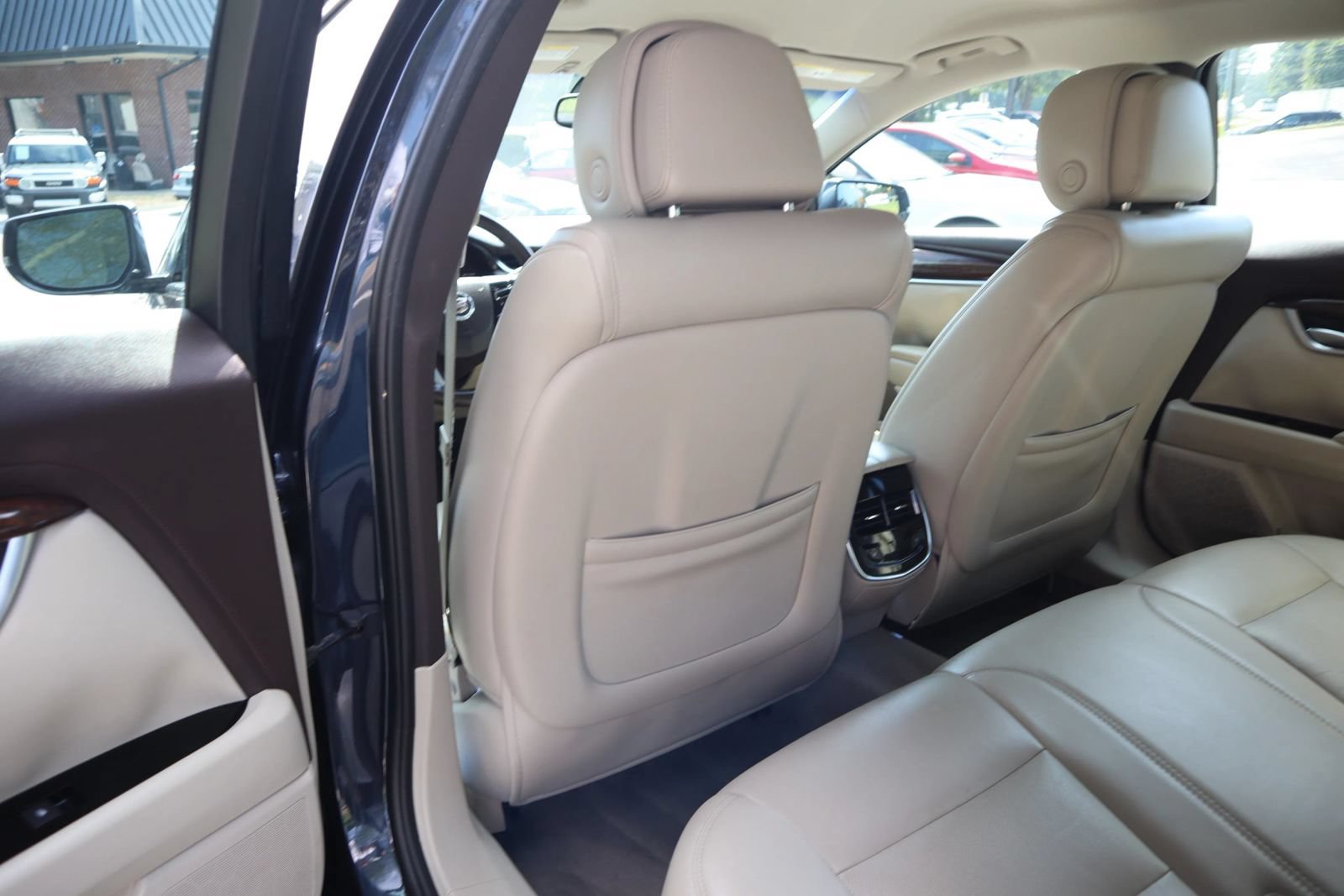 Used 2013 Cadillac XTS Luxury FWD image 11
