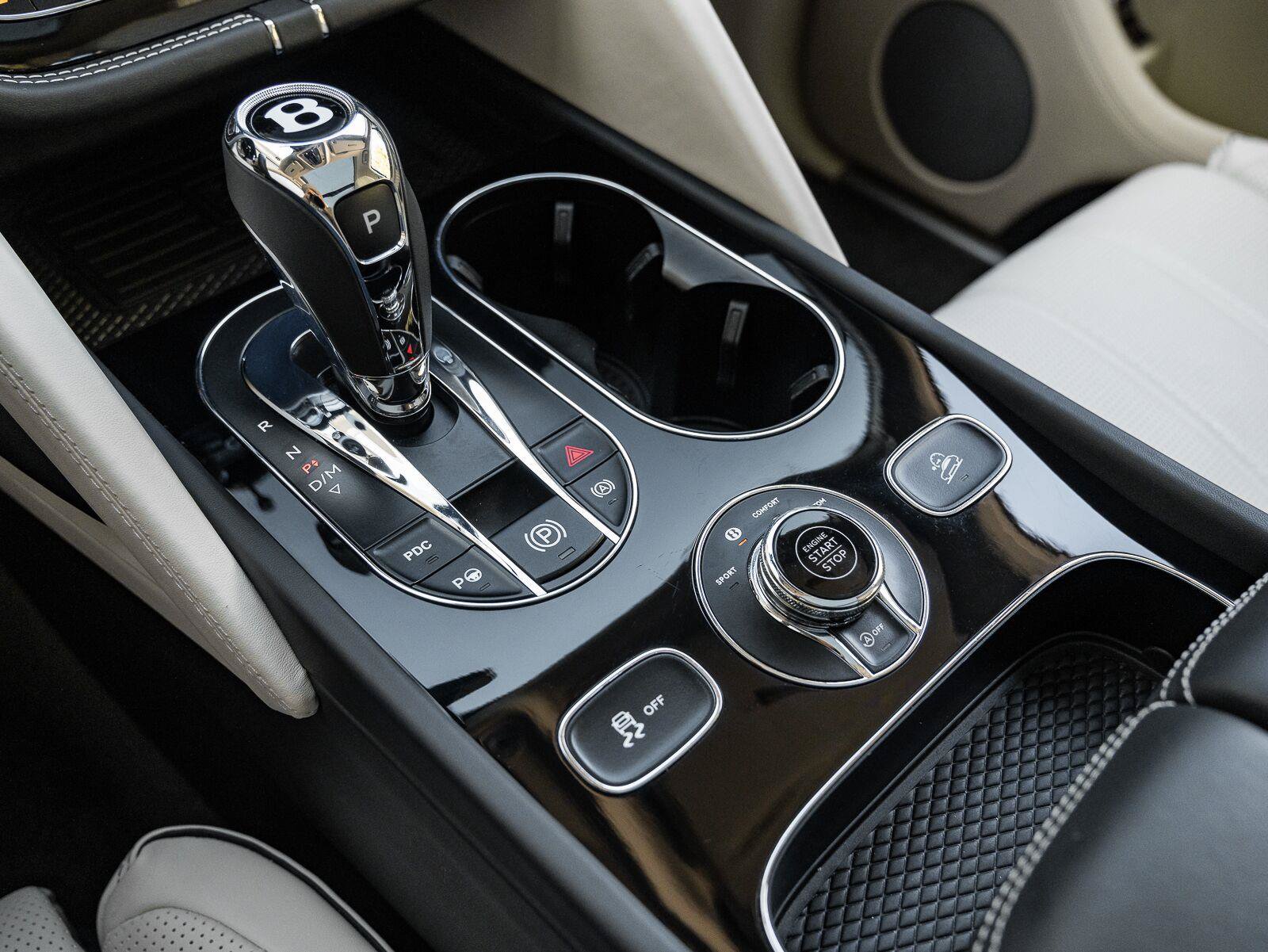 Used 2022 Bentley Bentayga AWD/4WD image 32