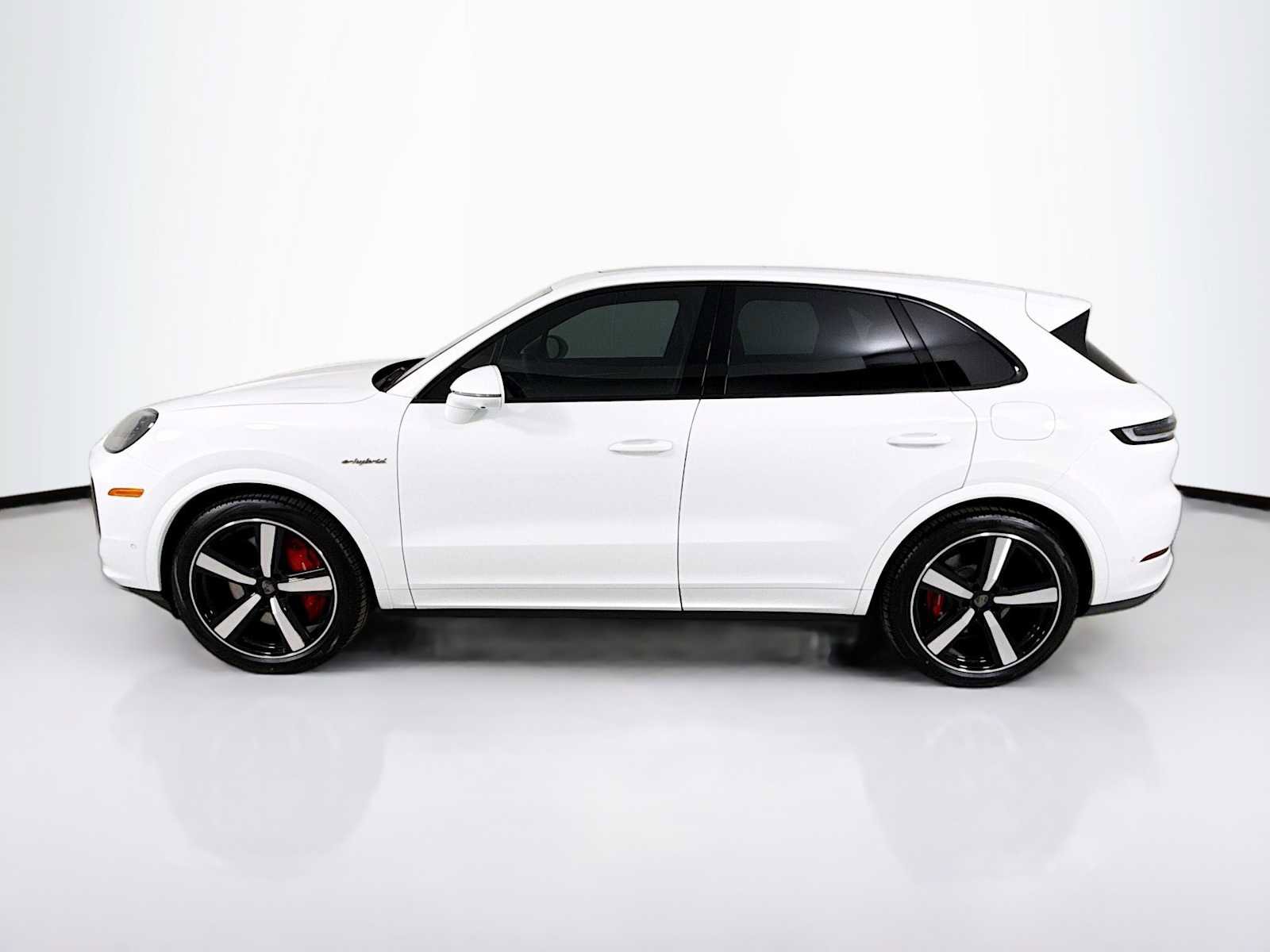 New 2026 Porsche Cayenne Turbo image 2