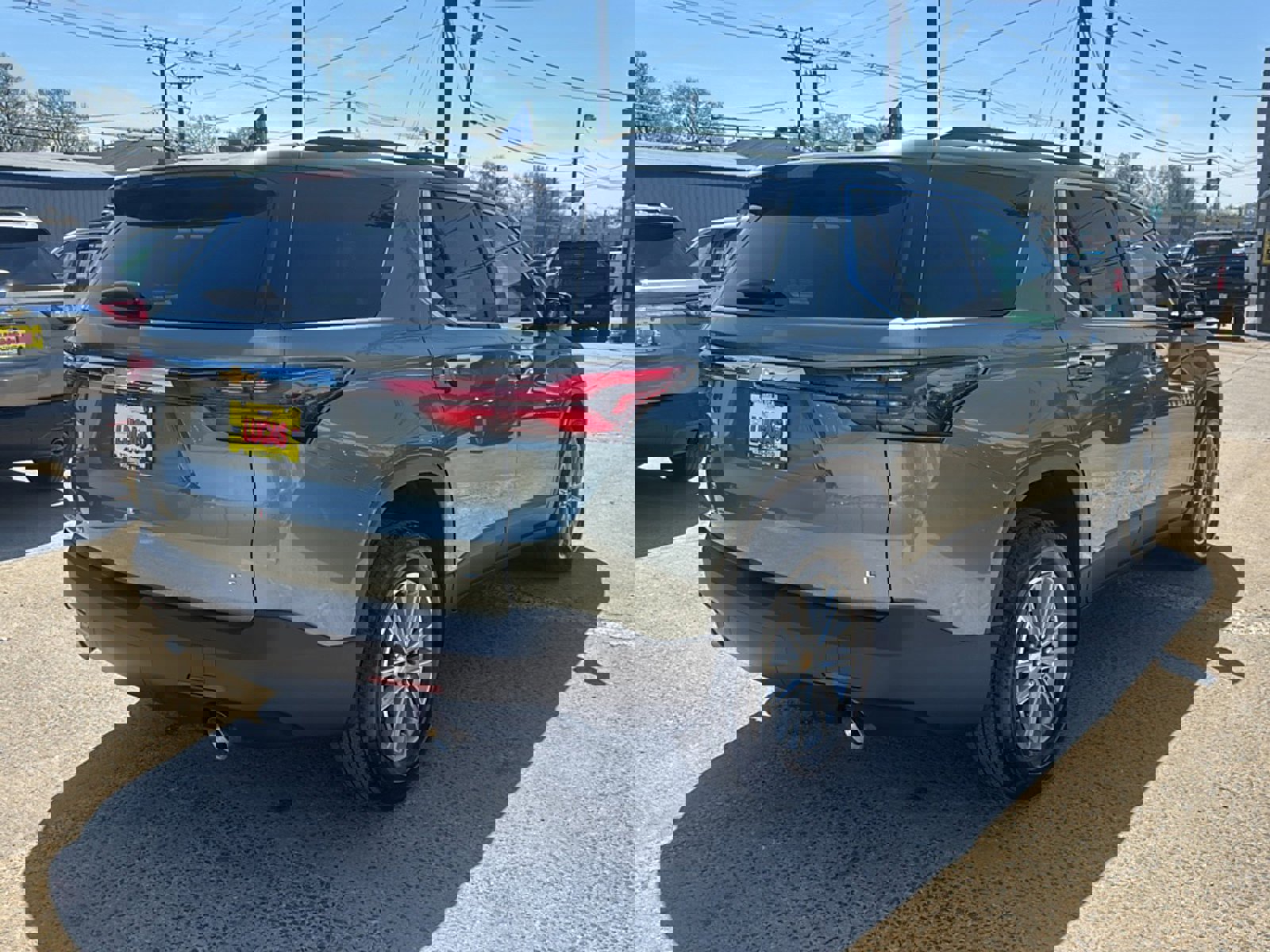 Used 2023 Chevrolet Traverse LT w/ Rear Camera Mirror Package image 5