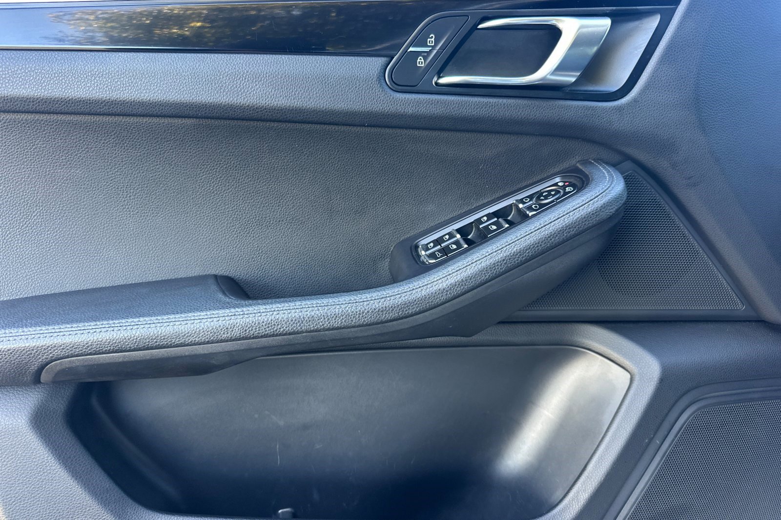 Used 2020 Porsche Macan image 12