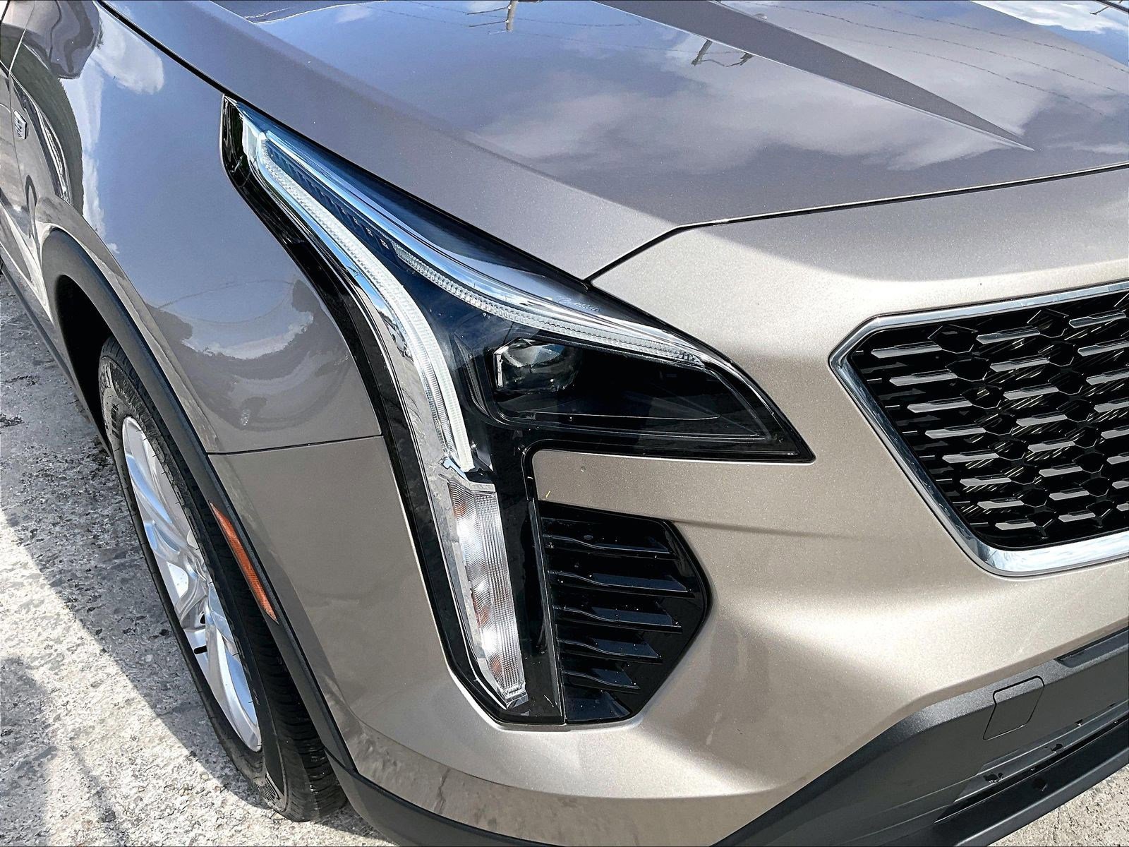 Used 2023 Cadillac XT4 Luxury w/ Cold Weather Package FWD image 30