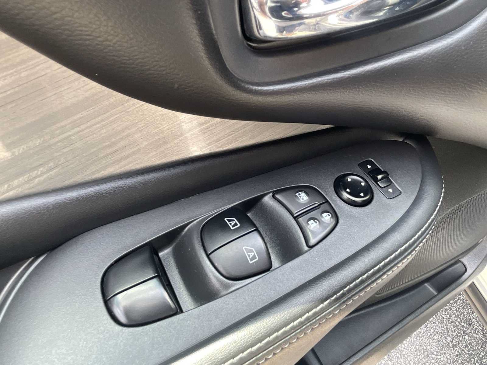 Used 2016 Nissan Murano S AWD/4WD image 12