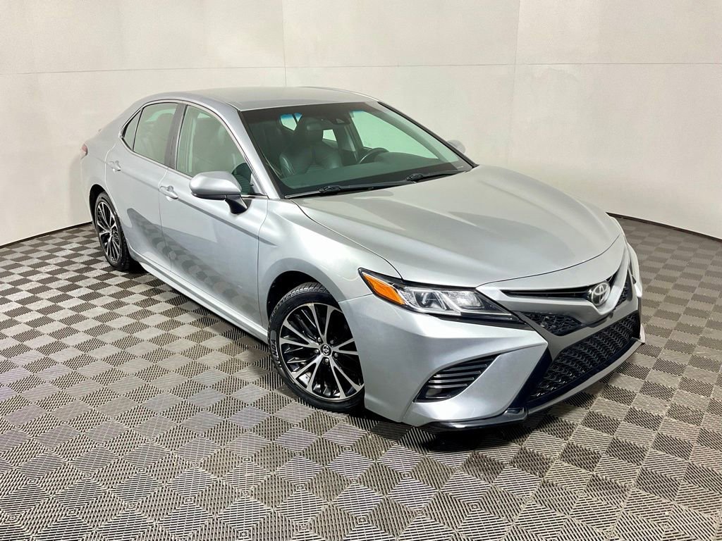 Used 2018 Toyota Camry SE image 3