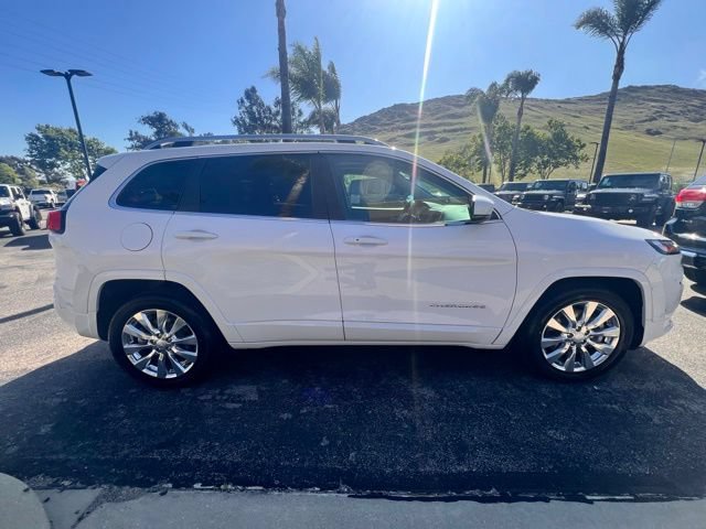 Used 2017 Jeep Cherokee Overland w/ Technology Group FWD image 9