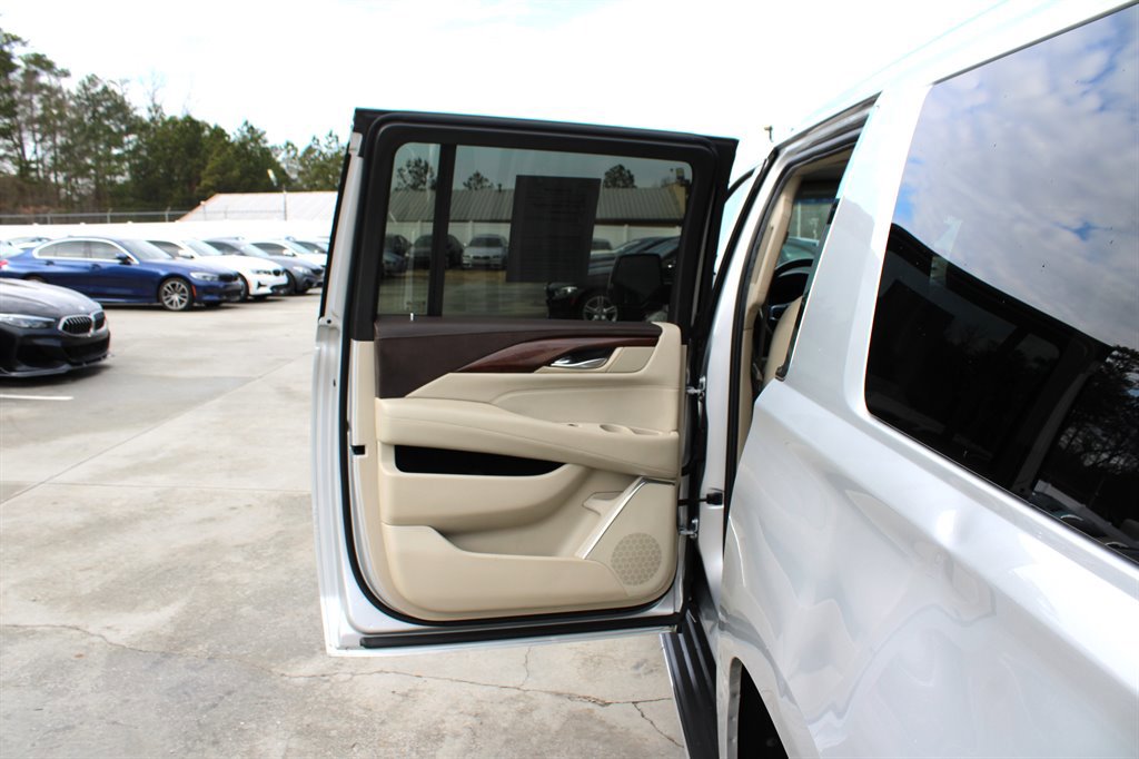 Used 2017 Cadillac Escalade ESV Luxury image 35
