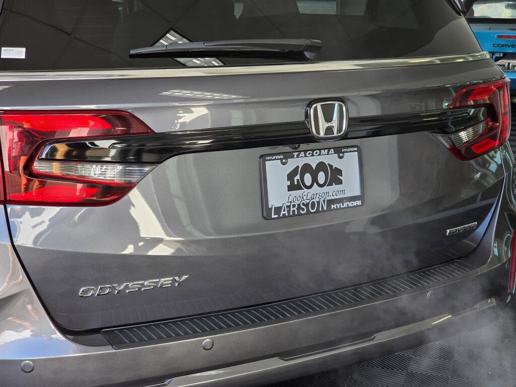 Used 2025 Honda Odyssey Touring image 13