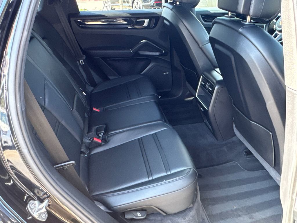 Used 2022 Porsche Cayenne Base image 15