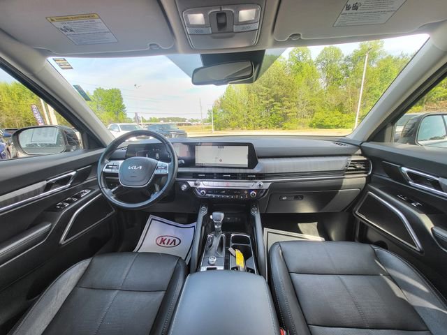 Used 2024 Kia Telluride EX w/ EX Captain's Chair Package image 16
