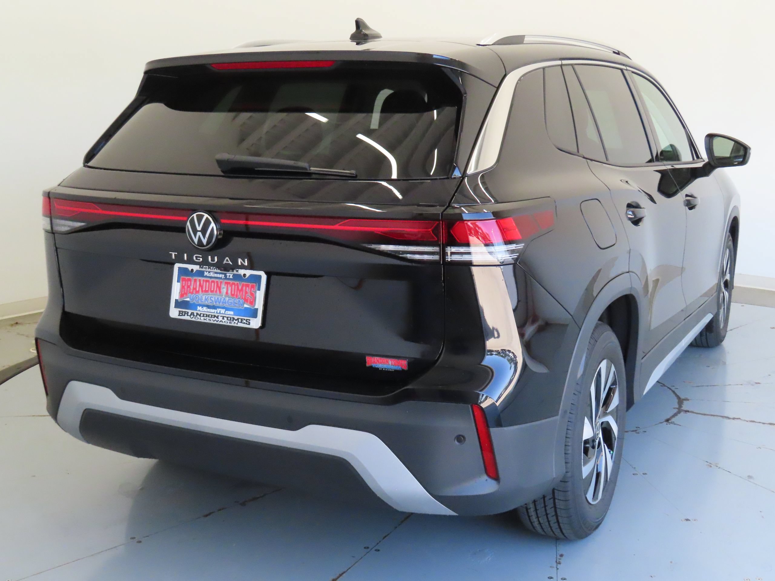 New 2026 Volkswagen Tiguan S FWD image 3