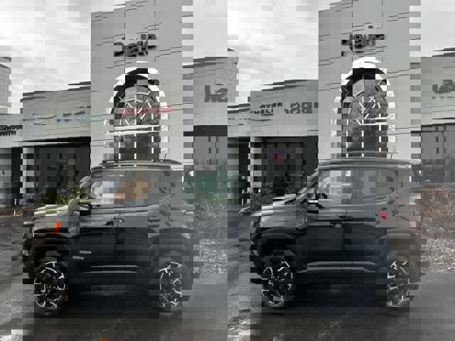 Used 2023 Jeep Renegade Latitude AWD/4WD image 3