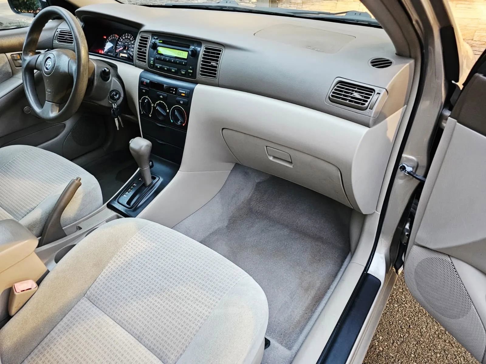 Used 2005 Toyota Corolla CE image 11