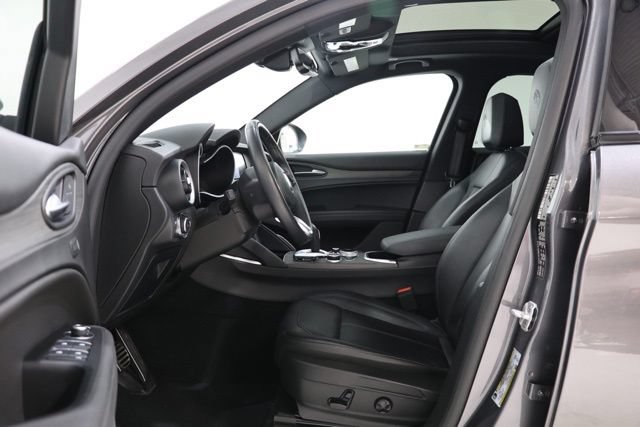 Used 2023 Alfa Romeo Stelvio Ti AWD/4WD image 15