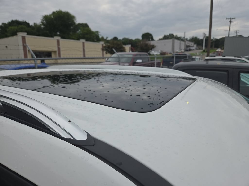 Used 2021 Ford Explorer Limited w/ Equipment Group 301A AWD/4WD image 2