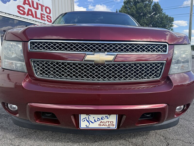 Used 2009 Chevrolet Avalanche LTZ AWD/4WD image 3