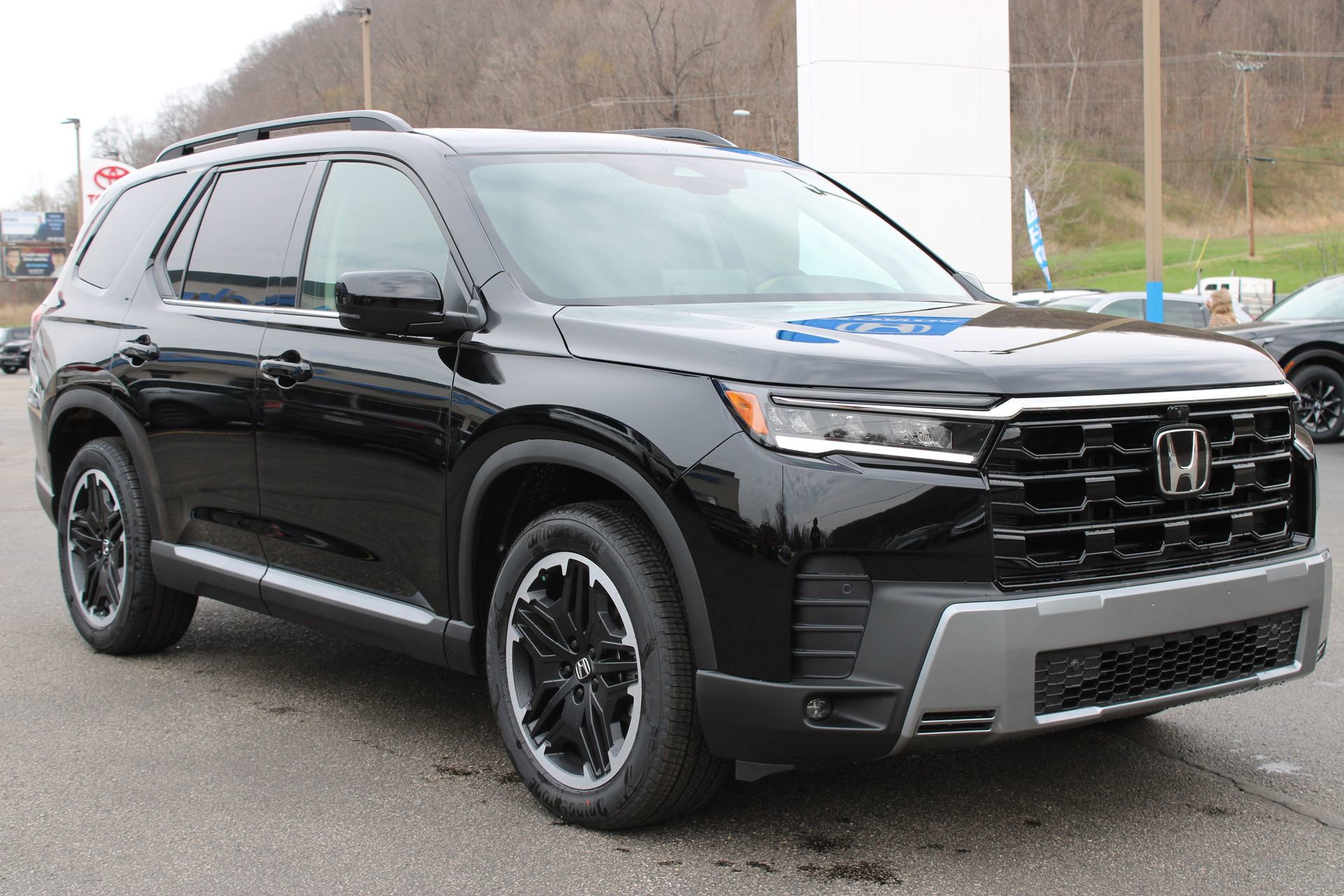 New 2026 Honda Pilot Touring image 4