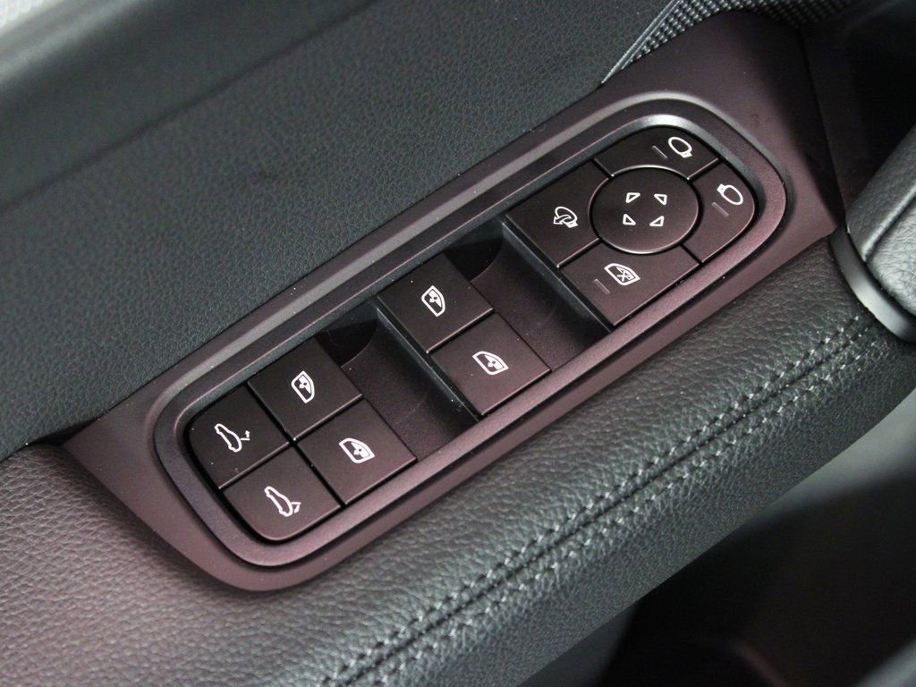 Certified 2025 Porsche Cayenne Coupe image 15