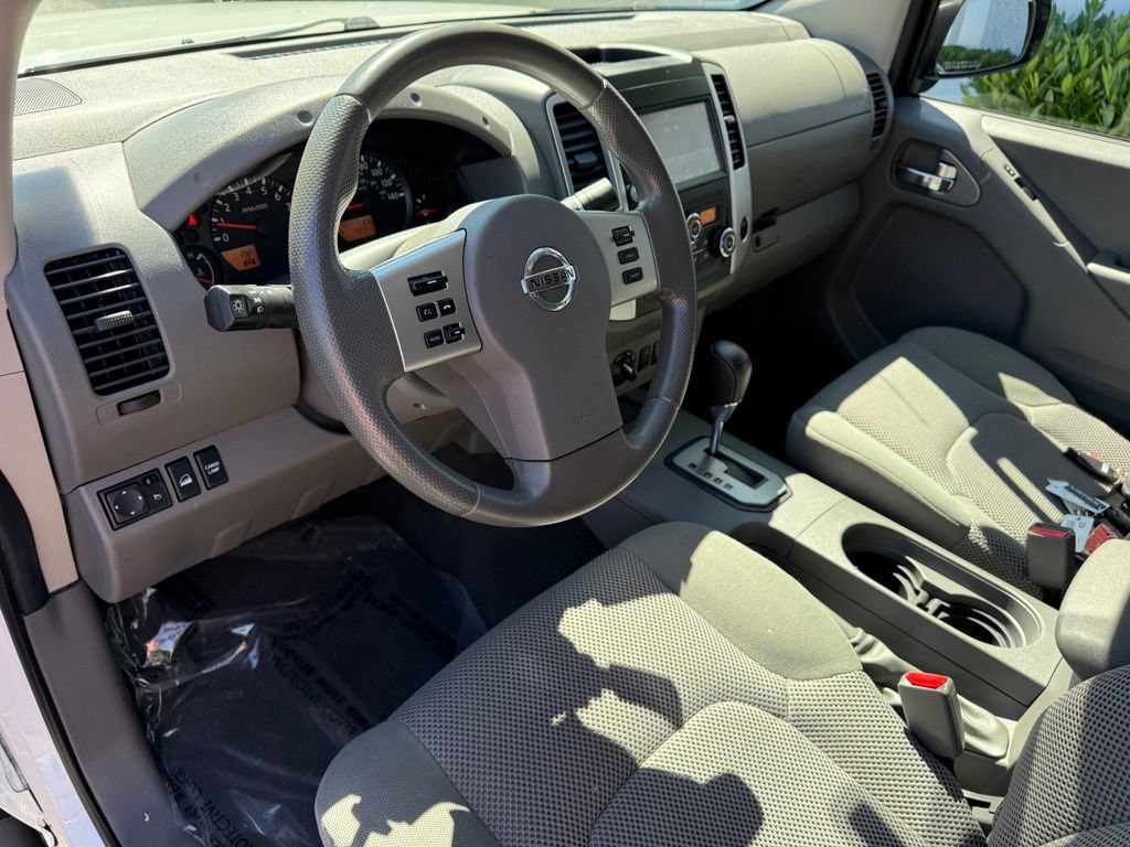 Used 2021 Nissan Frontier SV w/ Midnight Edition Floor Mats AWD/4WD image 14