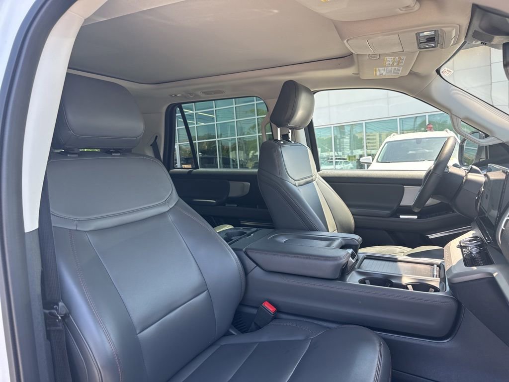 Used 2025 Ford Expedition Active AWD/4WD image 19