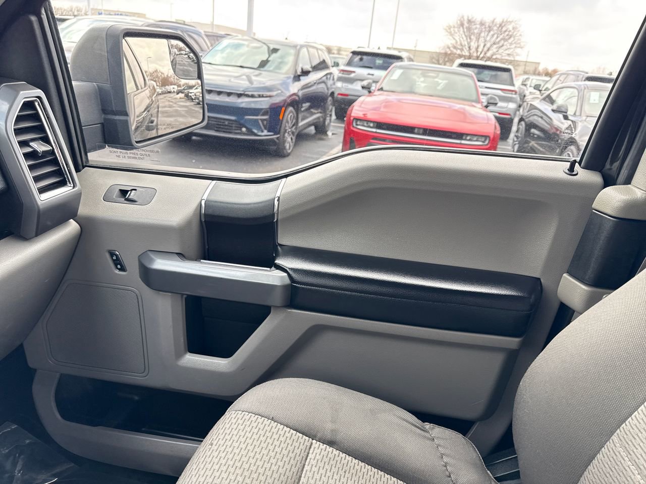 Used 2015 Ford F150 XLT image 27