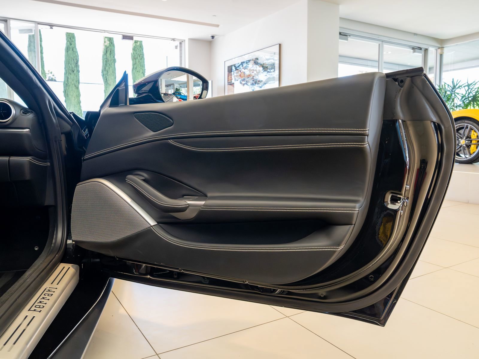 Used 2019 Ferrari Portofino RWD image 25