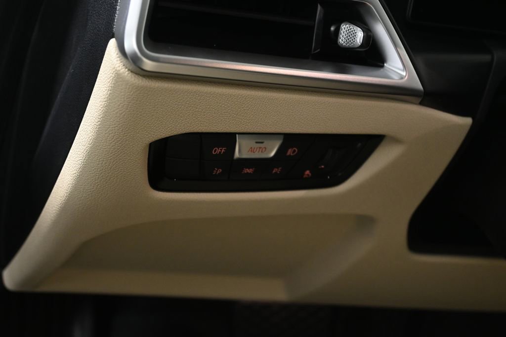 Used 2026 BMW 330i xDrive Sedan w/ Premium Package image 27