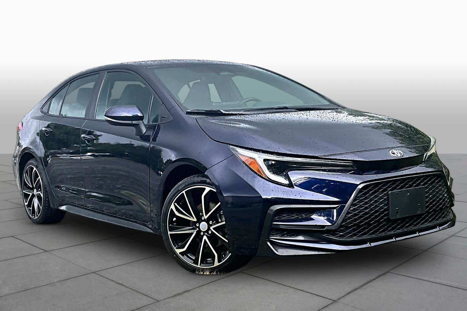 Used 2026 Toyota Corolla SE FWD image 3