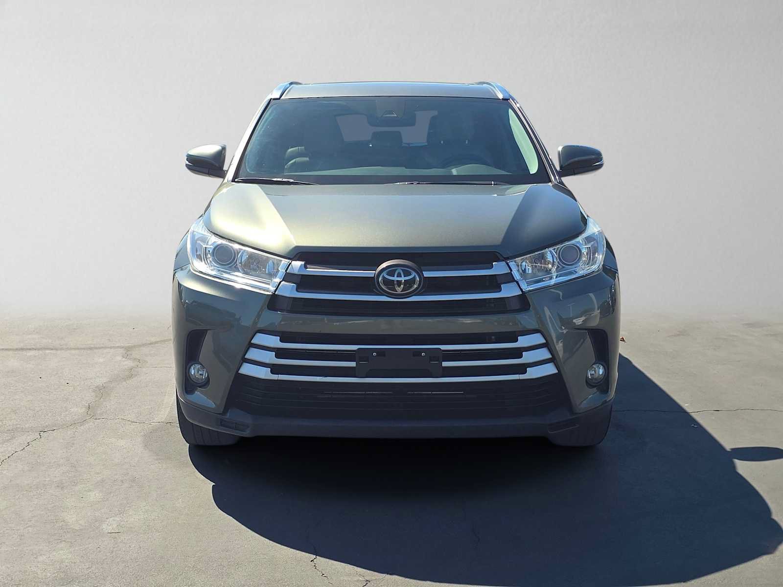 Certified 2019 Toyota Highlander XLE w/ Carpet Mat Package (TMS) AWD/4WD image 8