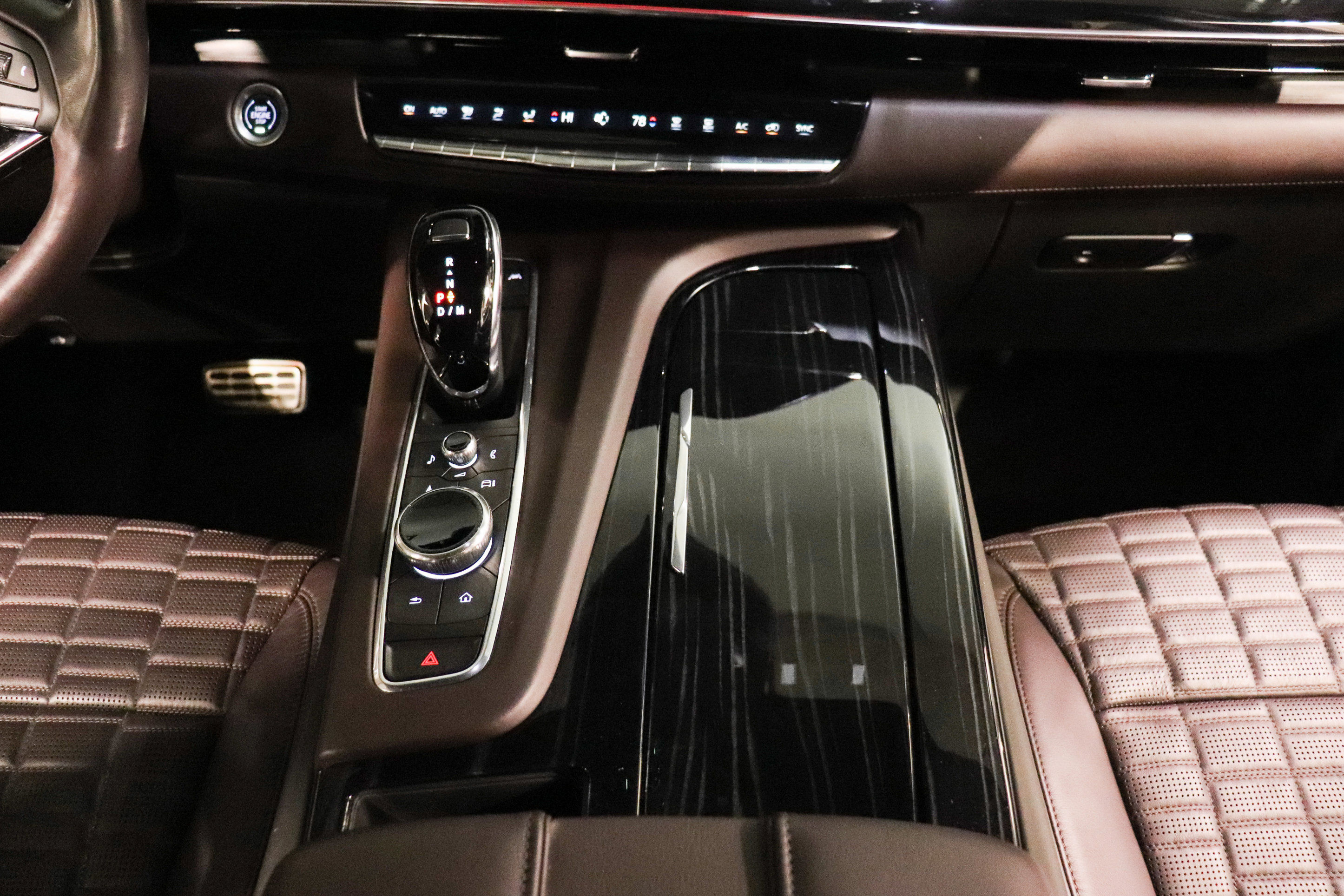 Used 2024 Cadillac Escalade ESV V w/ LPO, ONYX Package image 34