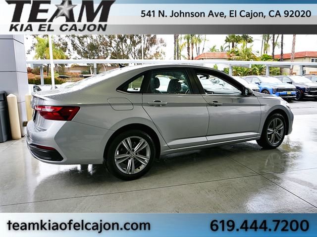 Used 2024 Volkswagen Jetta SE FWD image 8