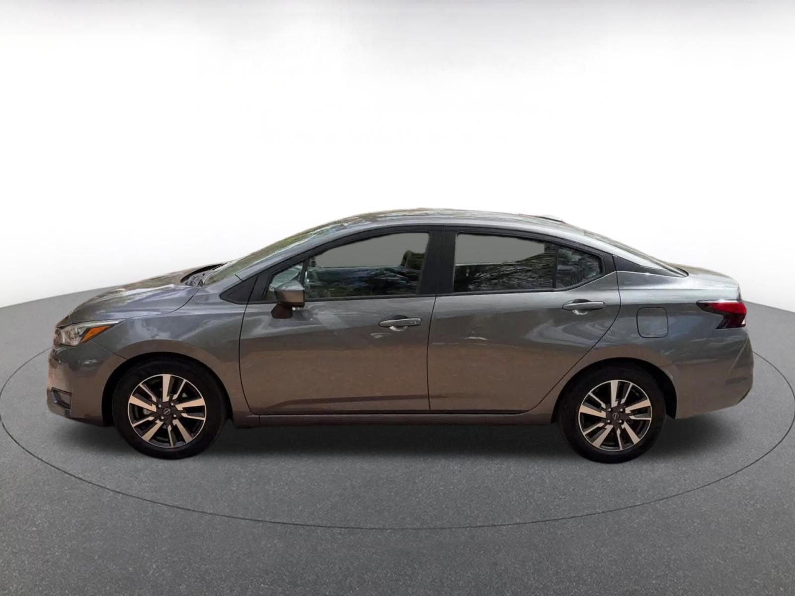 Used 2025 Nissan Versa SV FWD image 9