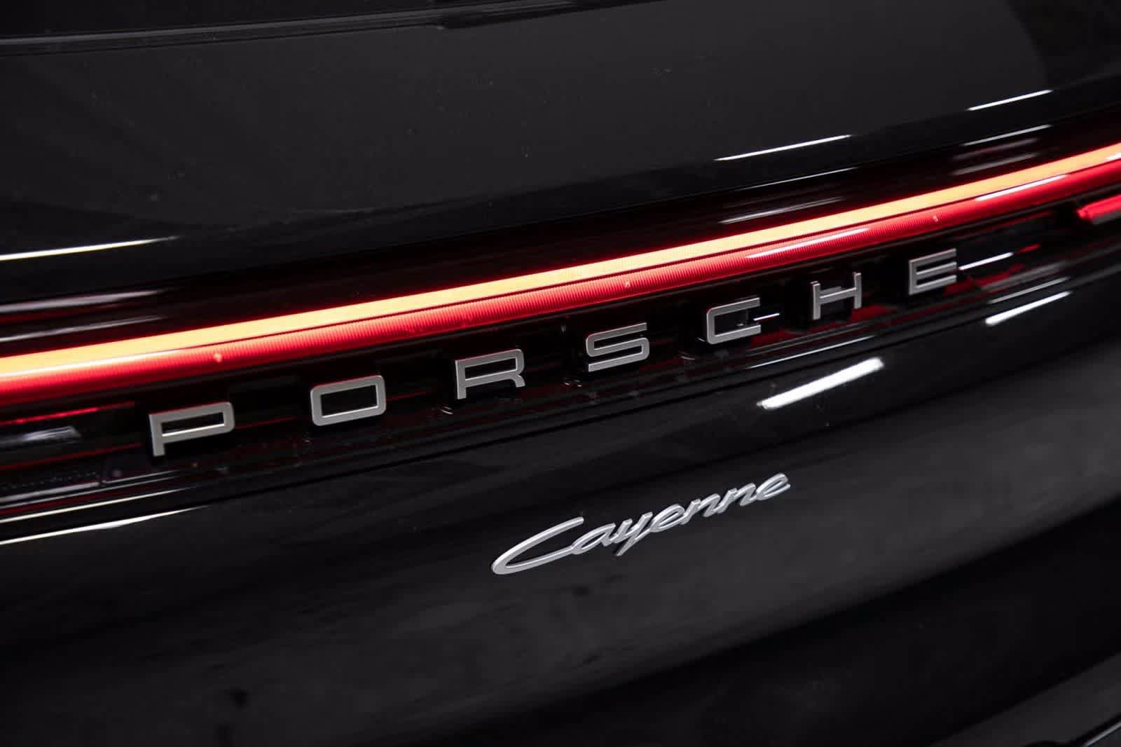 Certified 2025 Porsche Cayenne AWD/4WD image 36