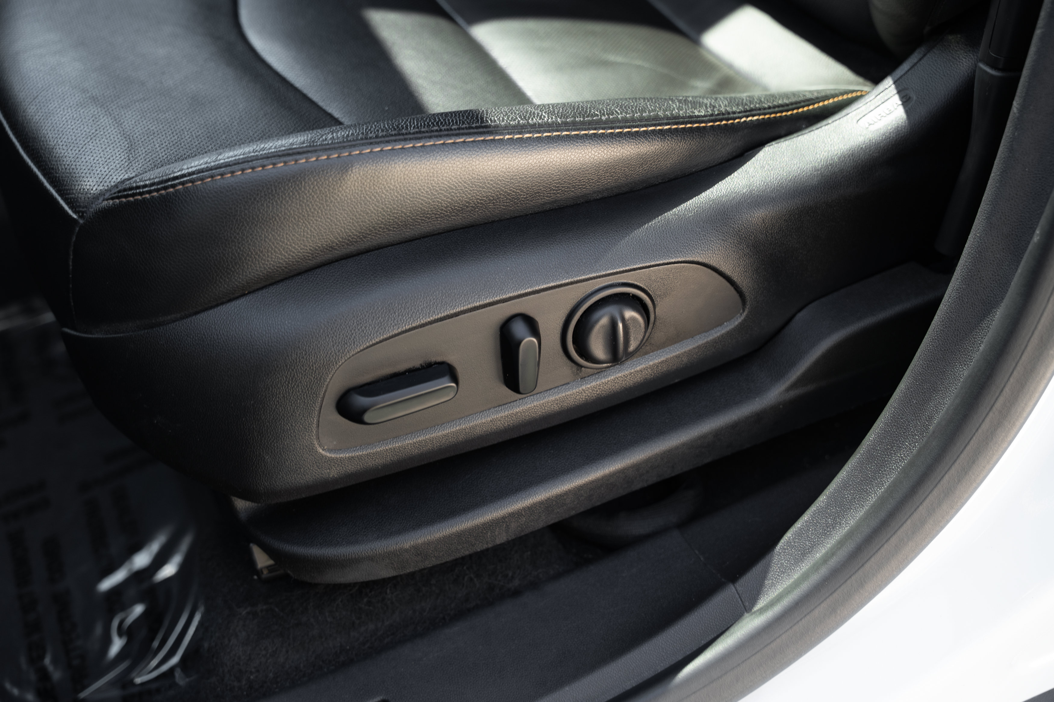 Used 2020 Chevrolet Equinox Premier FWD image 19
