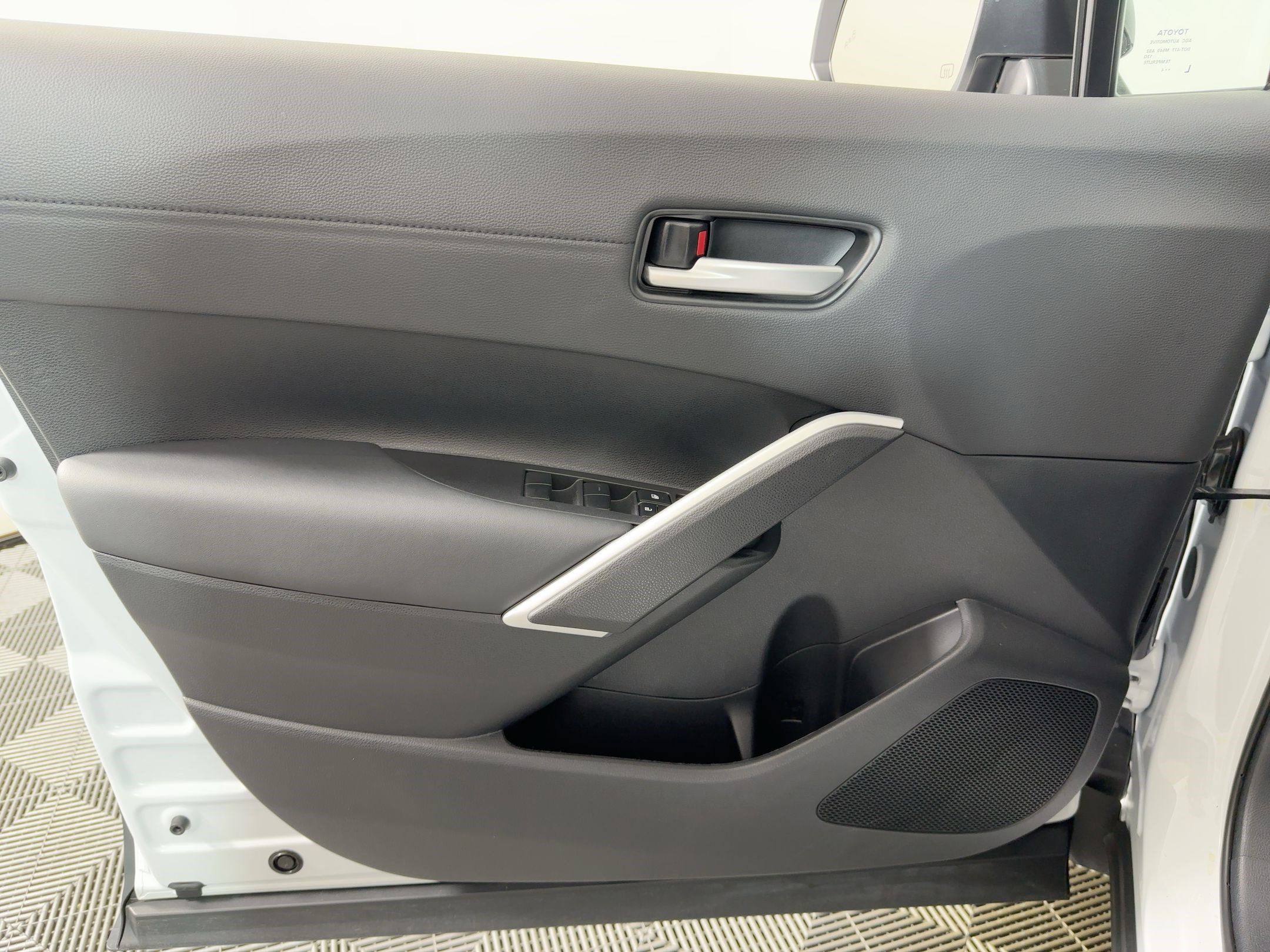 Used 2025 Toyota Corolla Cross AWD Hybrid image 9