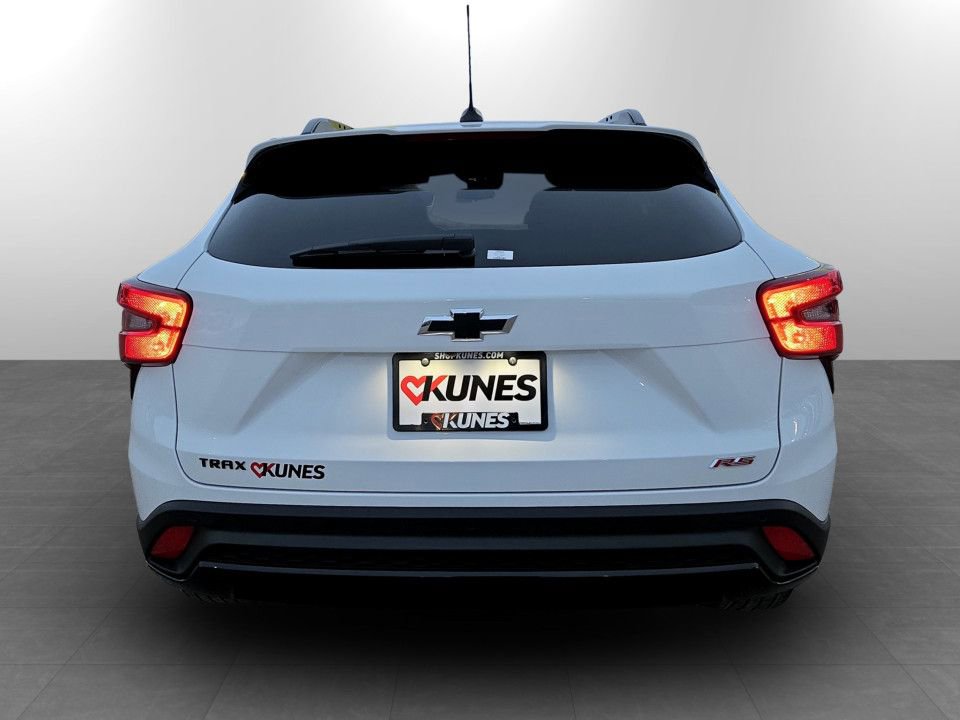 Used 2024 Chevrolet Trax RS w/ Sunroof Package image 8