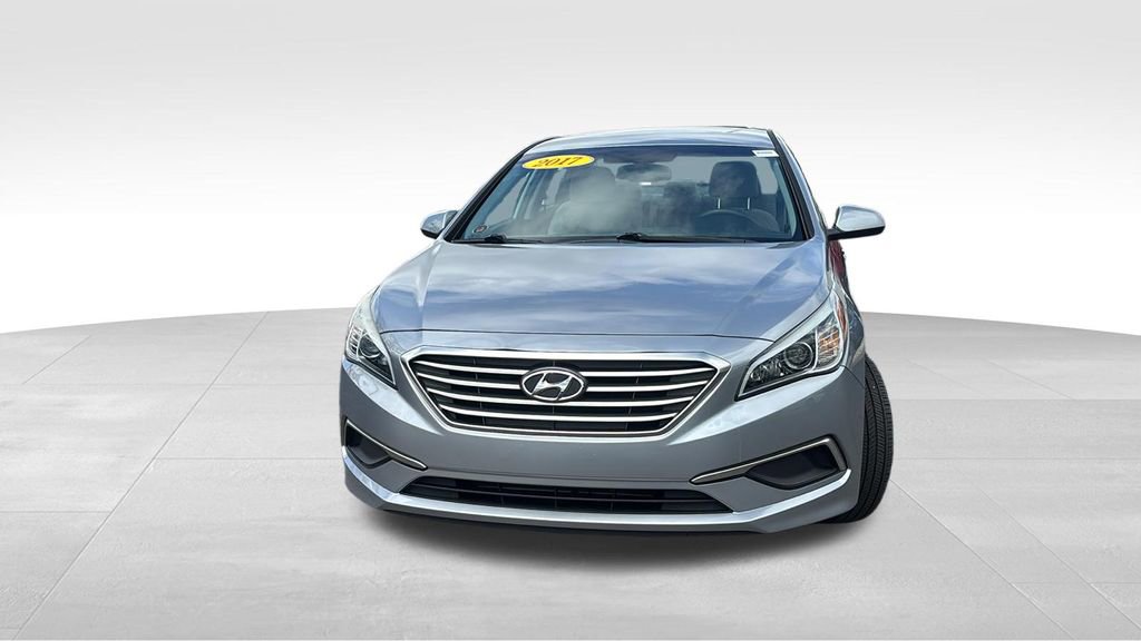 Used 2017 Hyundai Sonata SE w/ Winter Weather Package FWD image 2