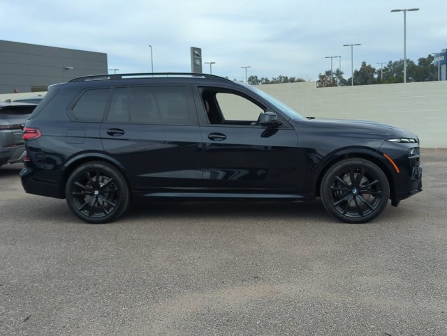 Used 2026 BMW X7 xDrive40i w/ M Sport Package AWD/4WD image 5