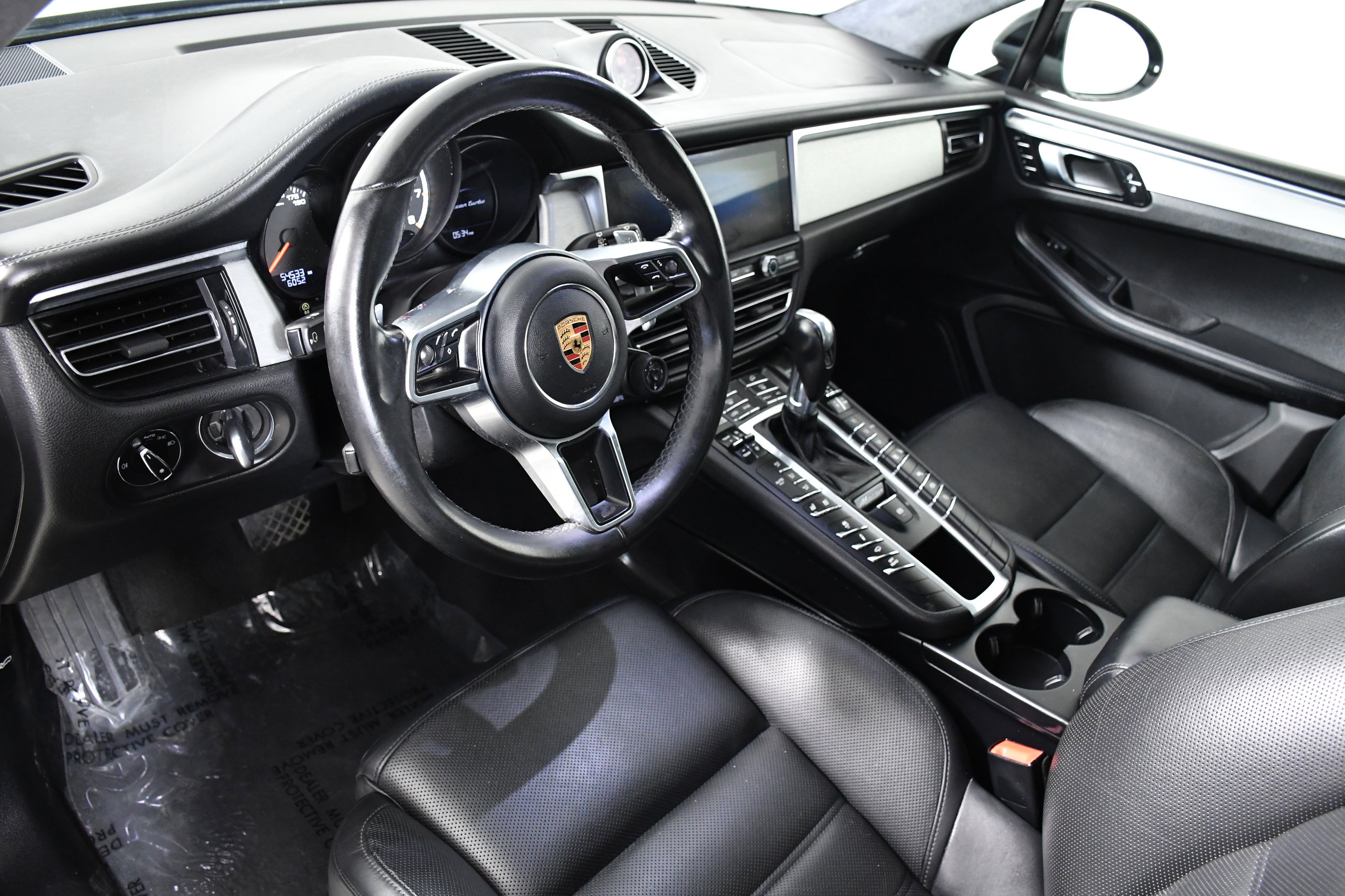 Used 2020 Porsche Macan Turbo image 20