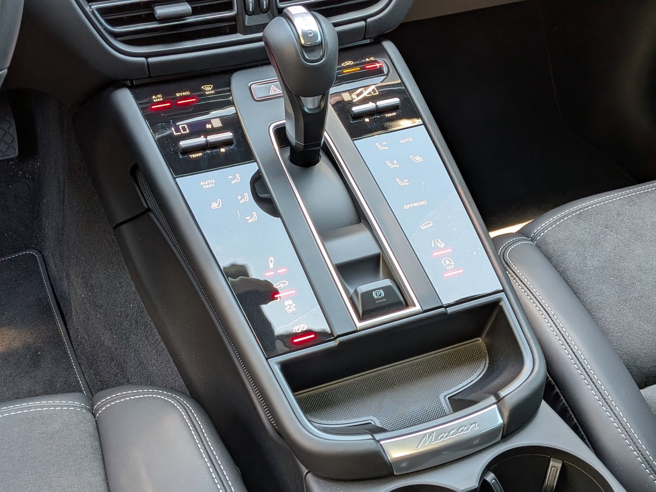 Used 2026 Porsche Macan GTS AWD/4WD image 17