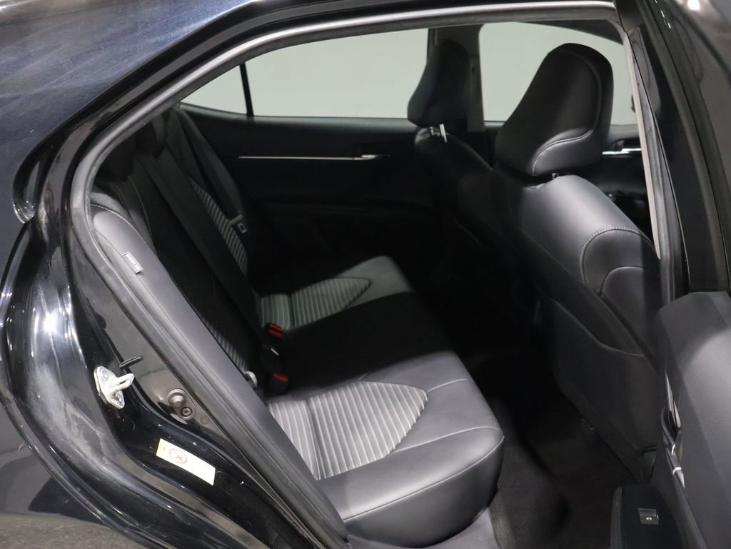 Used 2018 Toyota Camry SE image 17
