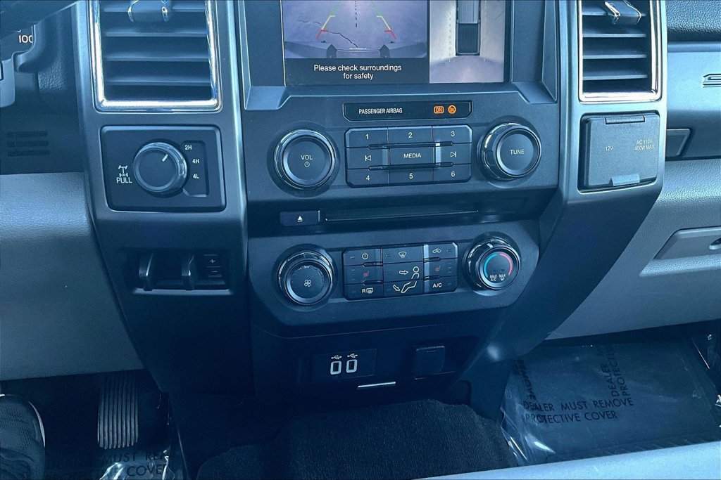 Used 2017 Ford F250 XLT w/ XLT Premium Package AWD/4WD image 17