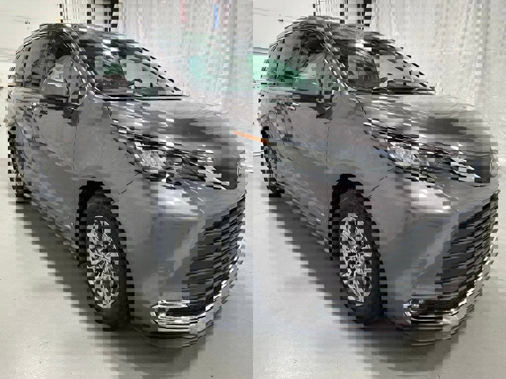 Used 2021 Toyota Sienna XLE