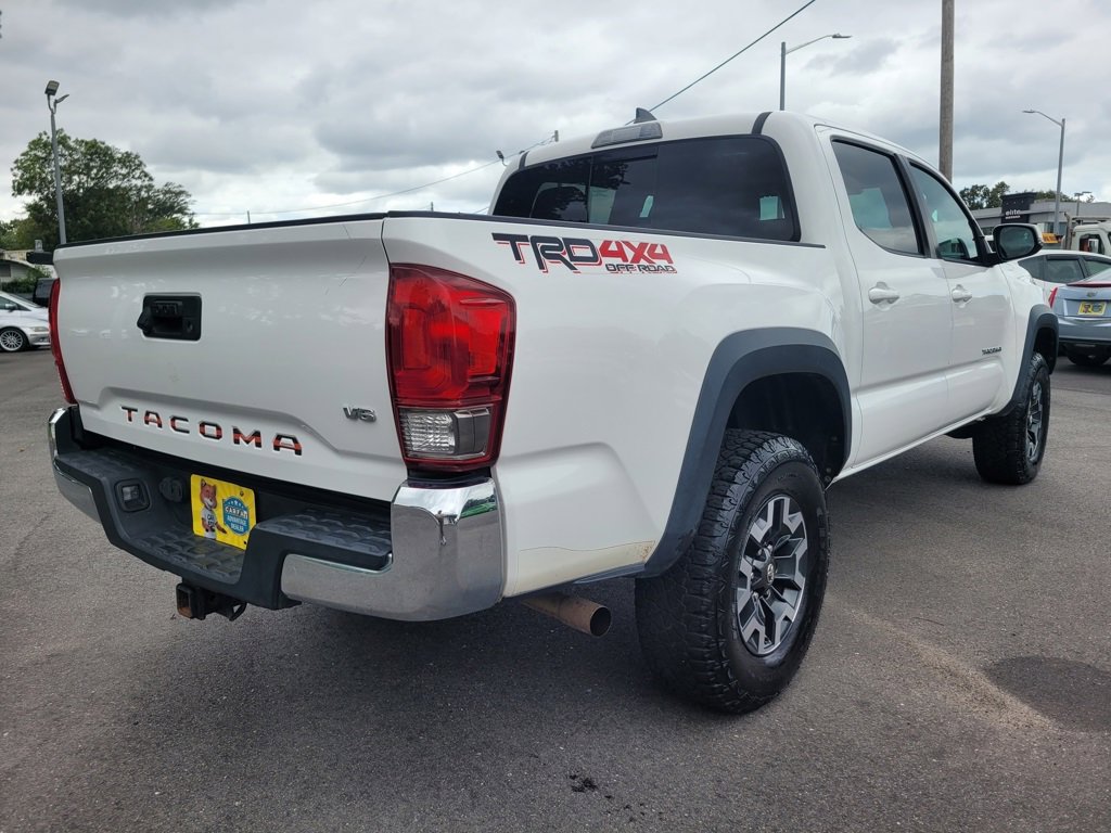 Used 2017 Toyota Tacoma TRD Off-Road image 5