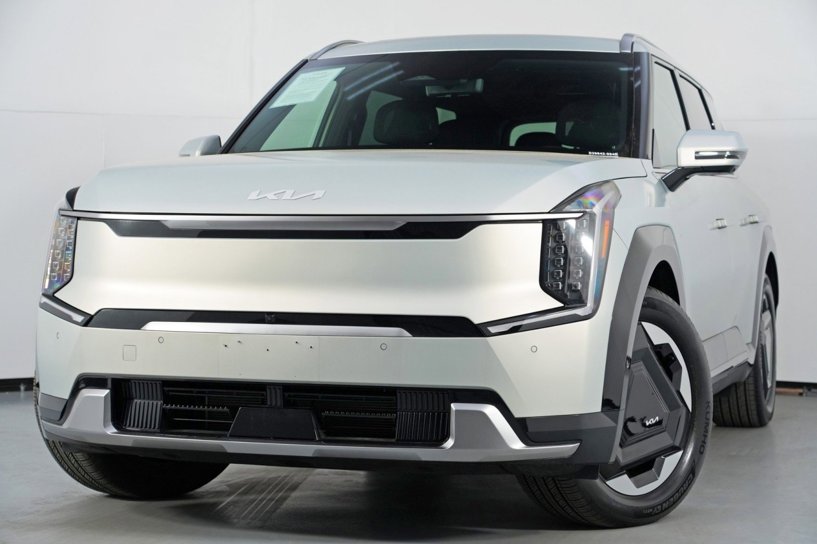 Used 2024 Kia EV9 Land image 3