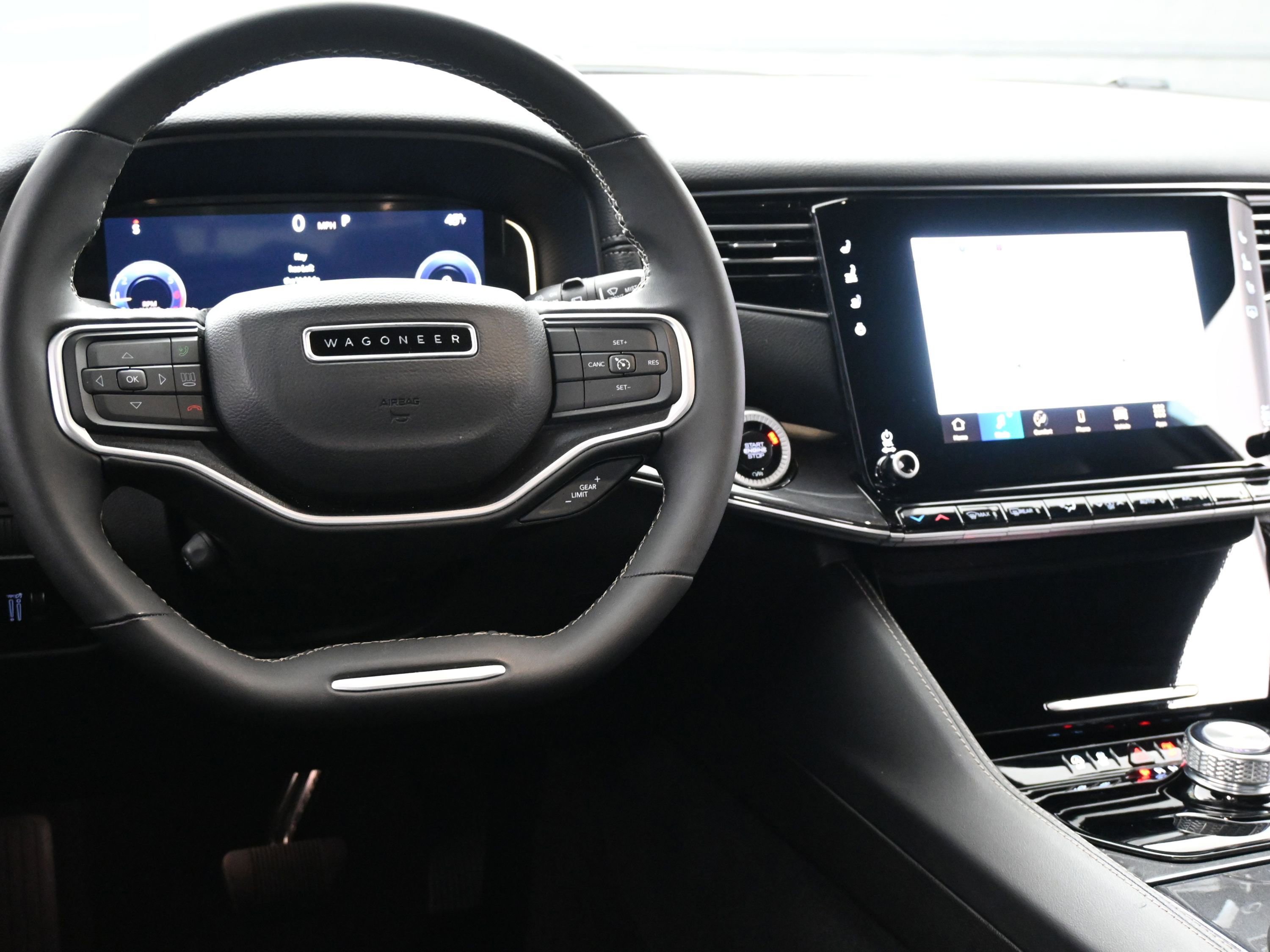 Used 2024 Jeep Wagoneer 2WD image 8