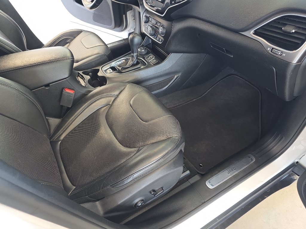 Used 2019 Jeep Cherokee Limited AWD/4WD image 21